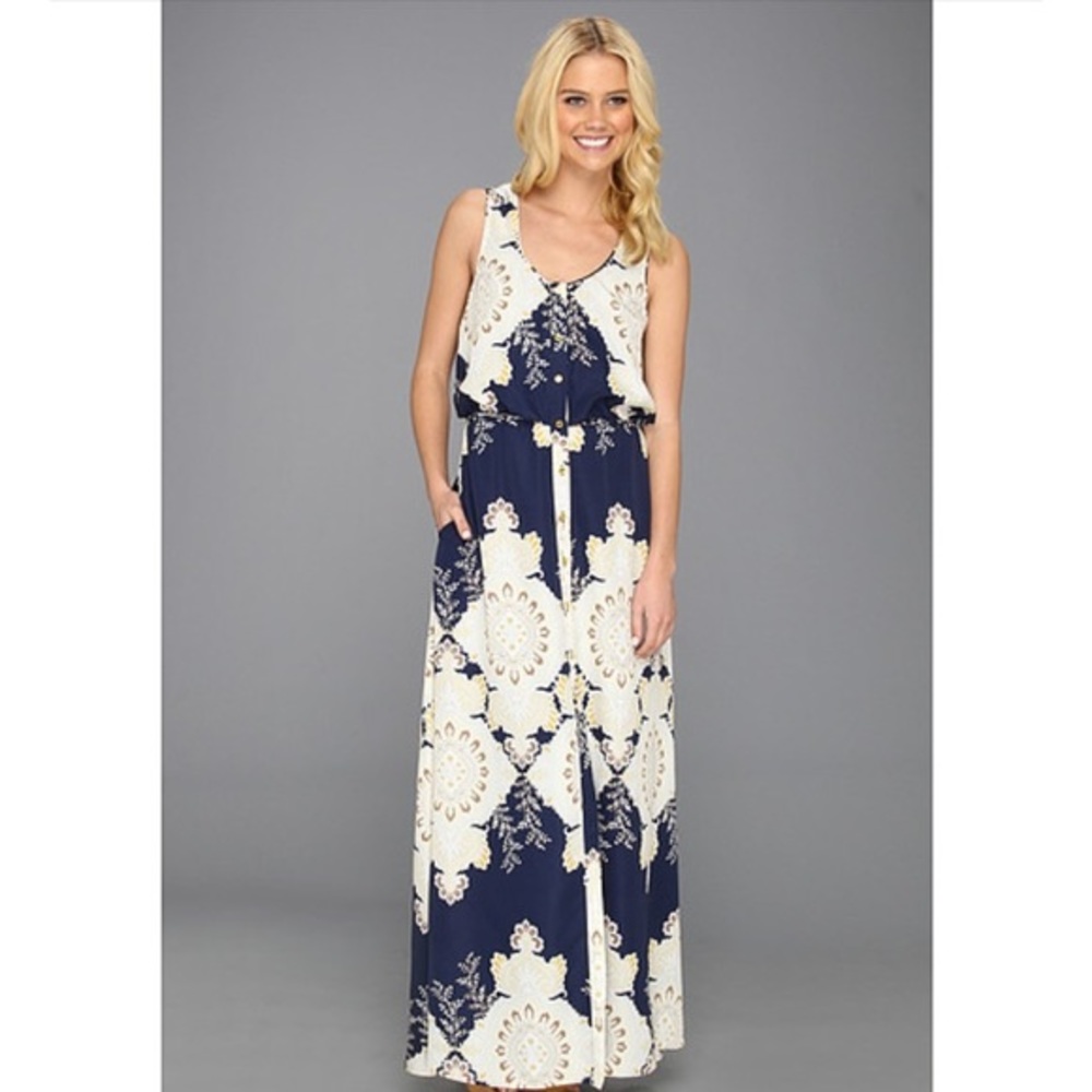 🎉HP🎉 Vince Camuto Print chiffon Maxi Shirtdress